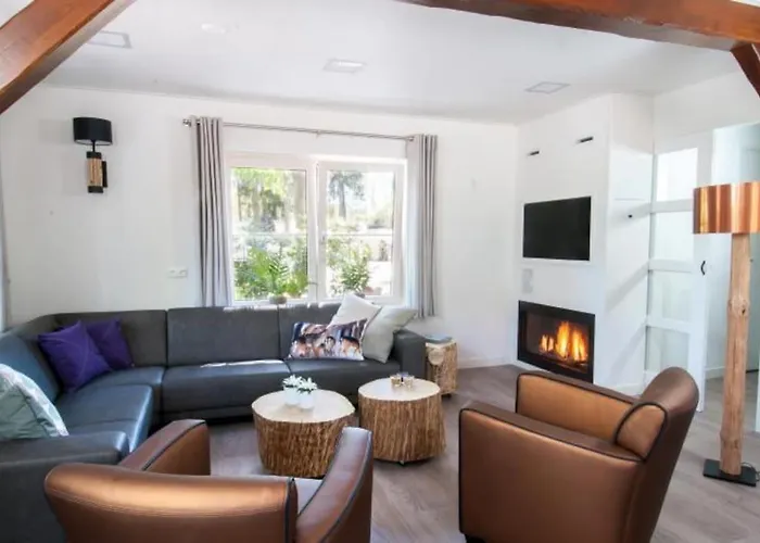 בית נופש Familiehuis De Erica - 12 P אוטרלו